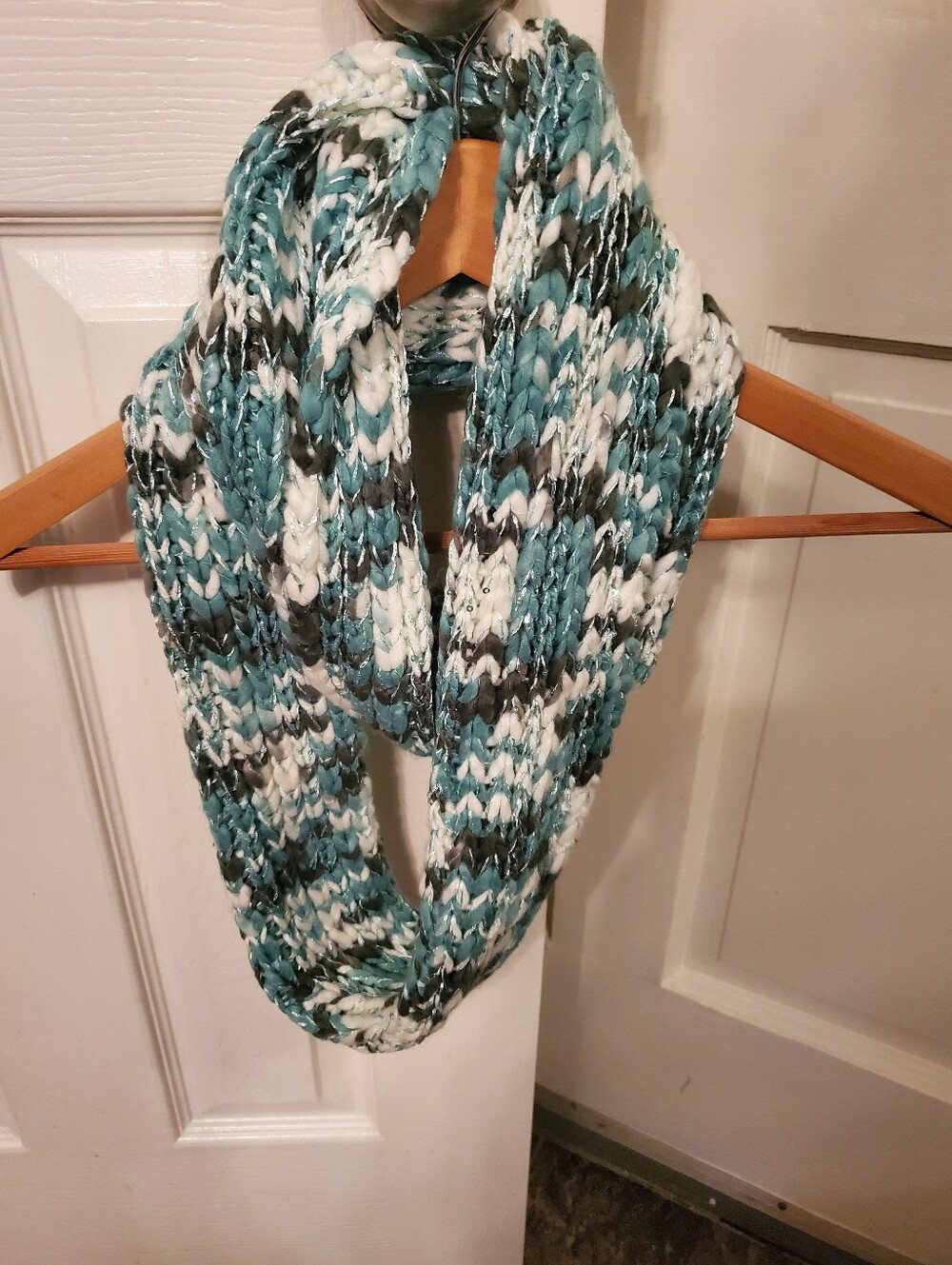 Chunky Knit Infinity Scarf in Teal/green, Gray & White Preowned